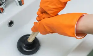 Skuteczne metody, czym wyczyścić odpływ w zlewie bez chemii