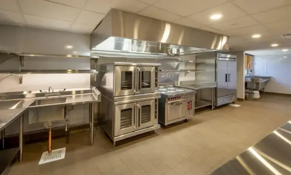 Ile zlewów w kuchni gastronomicznej? Klucz do efektywności i higieny